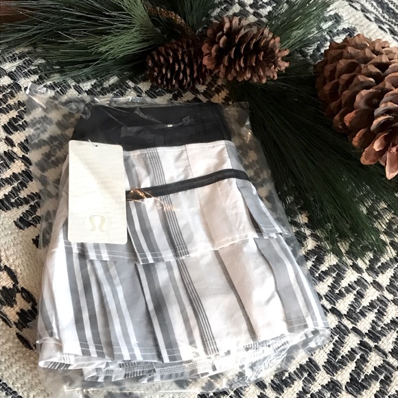 NWT RARE FIND Lululemon Run Pace Setter Groovy Stripe Nimbus Black Skort Size 6R - Picture 14 of 16
